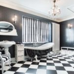 Čiernobiela šachovnicová šachovnicová kúpeľňa