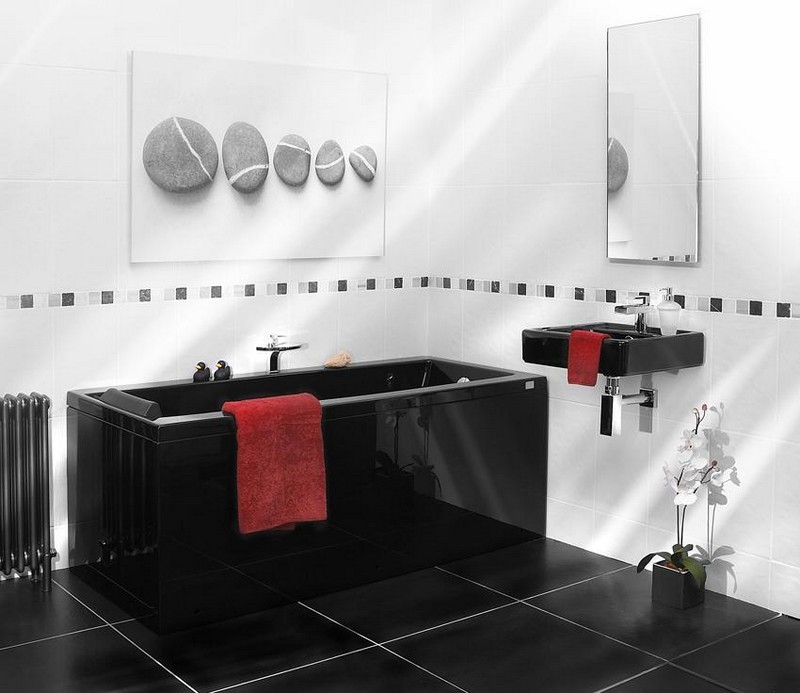 Zwart-witte badkamer in zwart sanitair