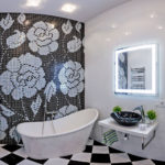 Vannas istabas dizaina vienmērīga pāreja no melnas uz baltu