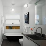 Kylpyhuoneen muotoilu matta mustavalkoisena