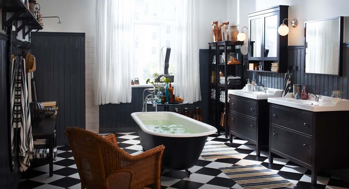 Mustavalkoinen vintage kylpyhuone