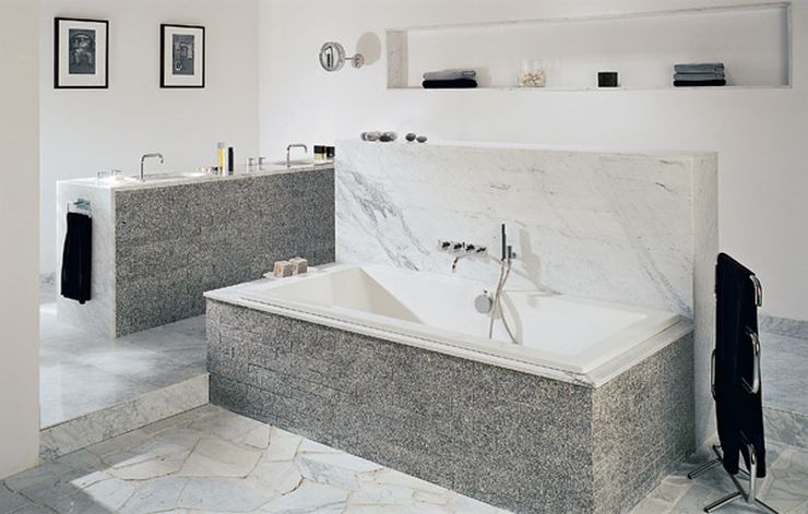 Witte granieten badkamer