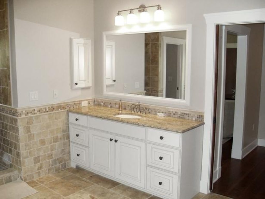 Valkoinen kylpyhuone minimalismi beige
