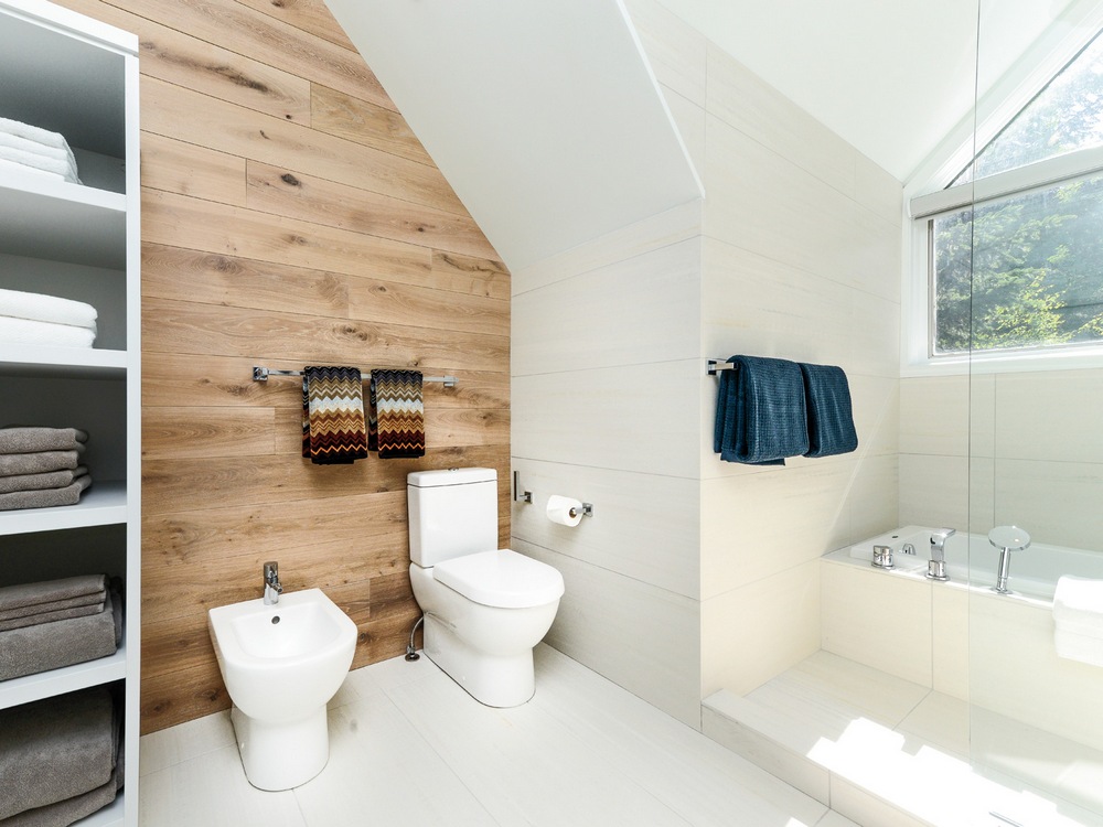 Baltas vonios kambarys skandinaviško stiliaus