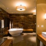 Velká koupelna s mramorovými a žulovými dlaždicemi