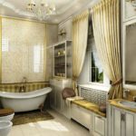 Velká klasická dlažba a záclony koupelna
