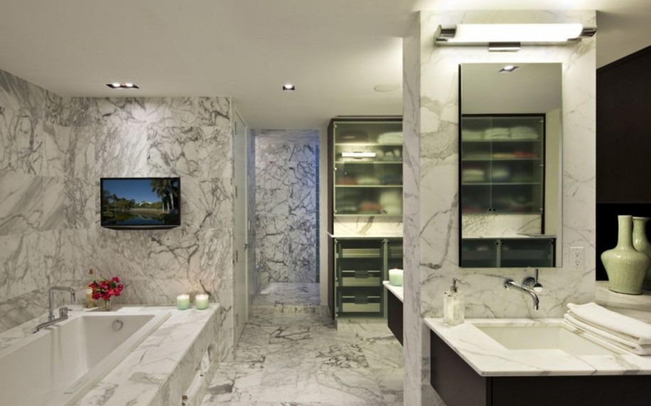 Liela marmora vannas istaba ir dārgs prieks