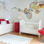 Bērnu istabas dekoru akcenti sarkanā krāsā
