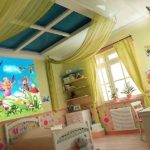 Trang trí cửa sổ phòng trẻ em trên trần nhà