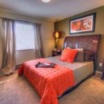 Turuncu desenli yatak odası dekor taupe gri