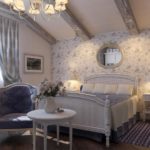 Kombine duvar kağıdı ile Provence tarzı yatak odası dekor