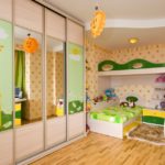 Projeto de um quarto infantil para duas crianças heterossexuais com guarda-roupa