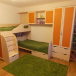 Dizajn detskej izby pre dve heterosexuálne deti, dvojposchodová rohová posteľ