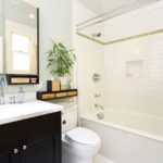 Salle de bain design 6 m² avec des meubles sombres