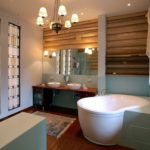 Diseño de baño privado en una casa ecléctica.