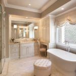 Ontwerp van een badkamer in een privéhuis in Engelse stijl