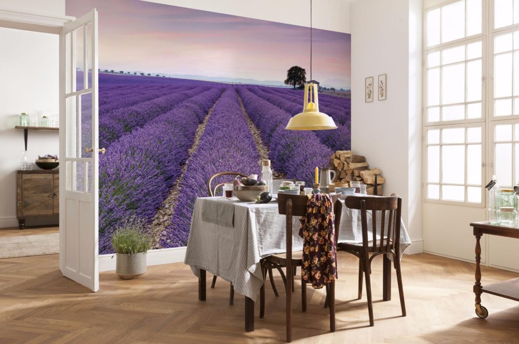 Nástenné maľby v interiéri kuchyne vyrobené z netkaného materiálu sú realistickejšie
