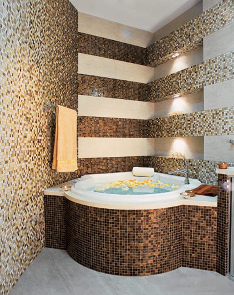 Mozaīka vannas istabas keramikai ar zeltījumu