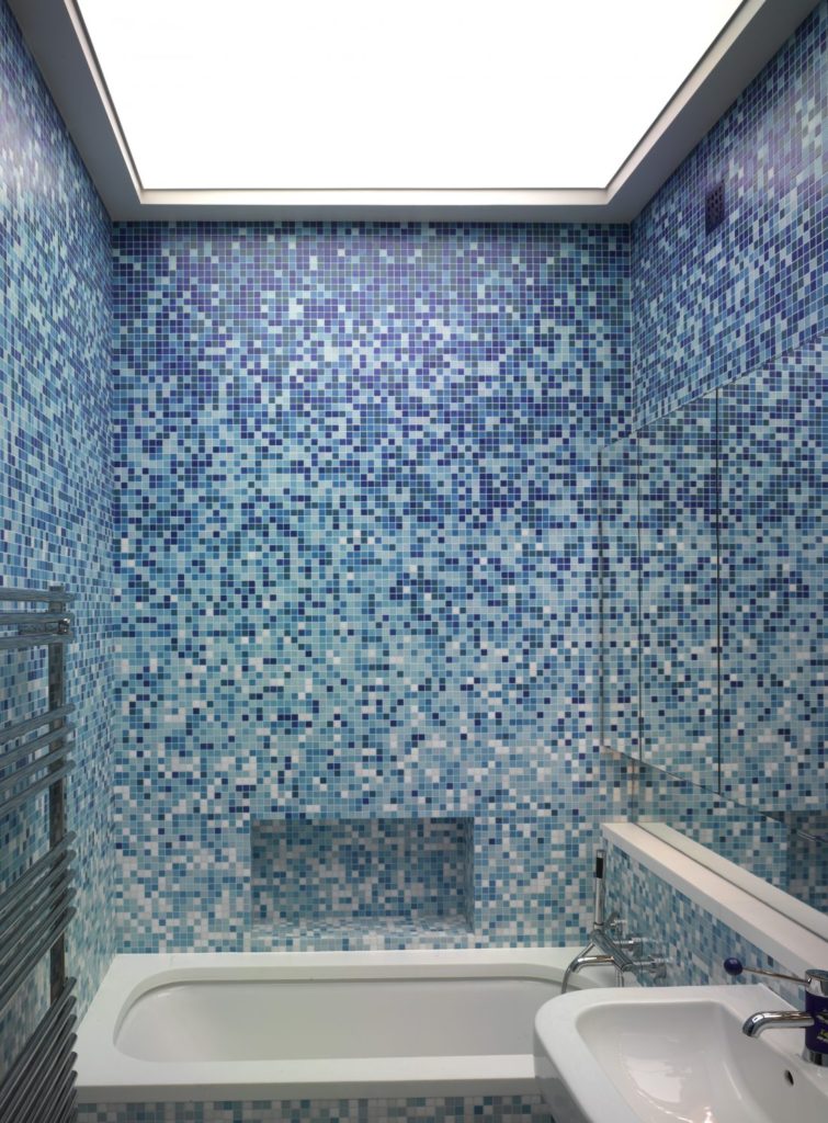 Mozaic în baie, tranziție lină