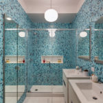 Mozaīka vannas istabā zili zilā krāsā