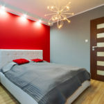 Trang trí tường trong phòng ngủ màu đỏ