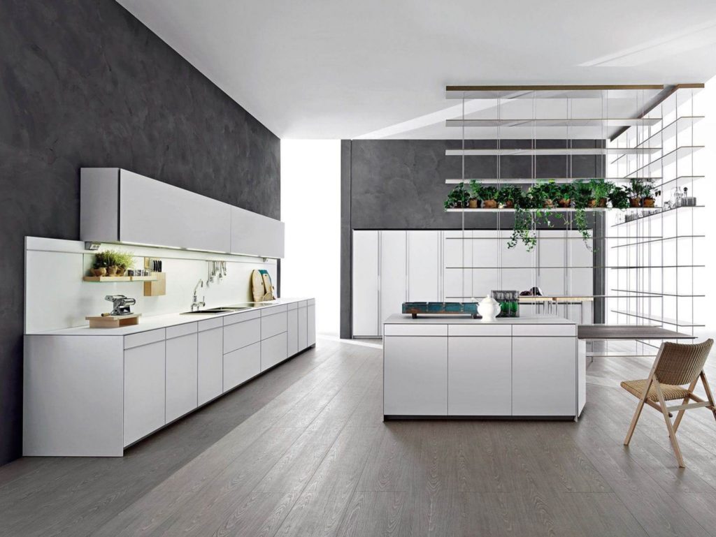 The gray palette of the kitchen, the white ceiling is in harmony with the gray