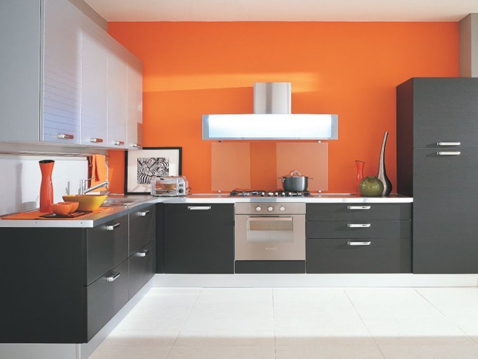 Kombinasi warna dalaman dapur jingga yang menyegarkan