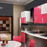 Kết hợp màu sắc nội thất nhà bếp màu đen với màu hồng và trắng