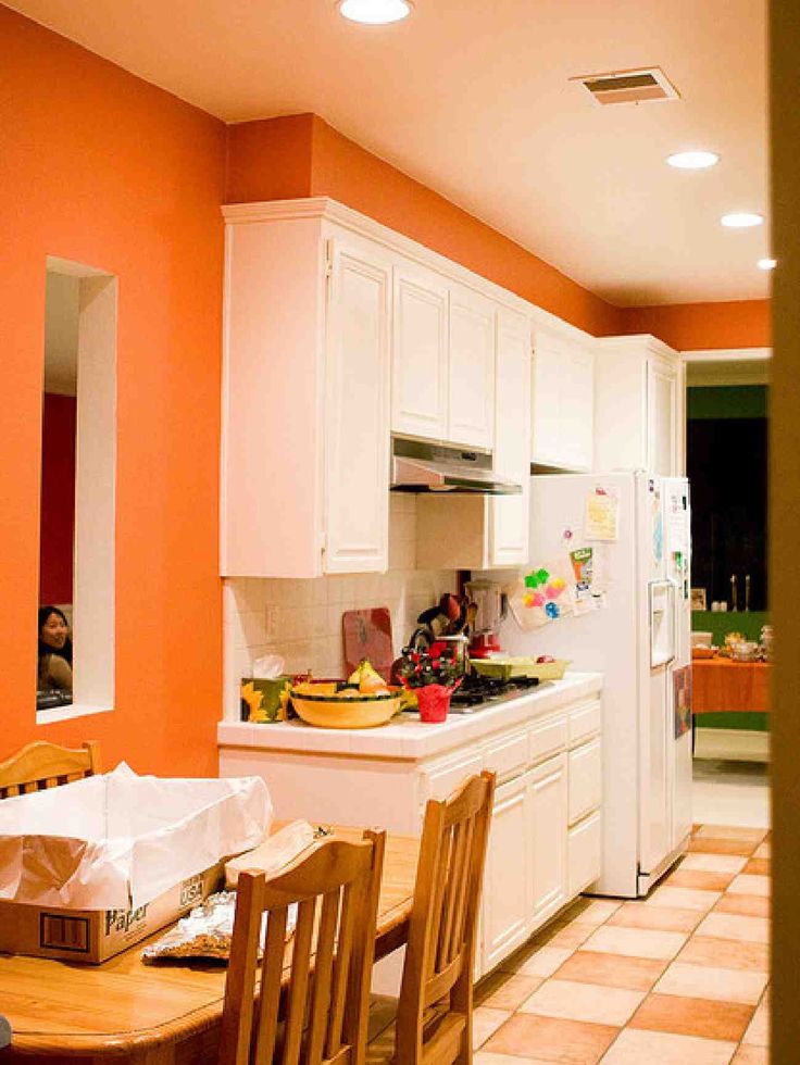 Комбинација боја унутрашњости кухиње светло наранџаста