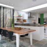 Moderná kuchyňa jedálenský kút a fotografické tapety