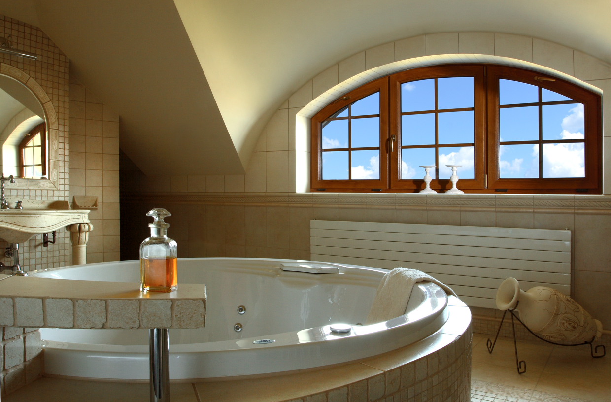 design de salle de bain avec fenêtre photo