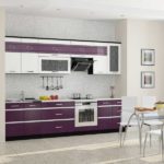 Svetlá veľká fialová kuchyňa