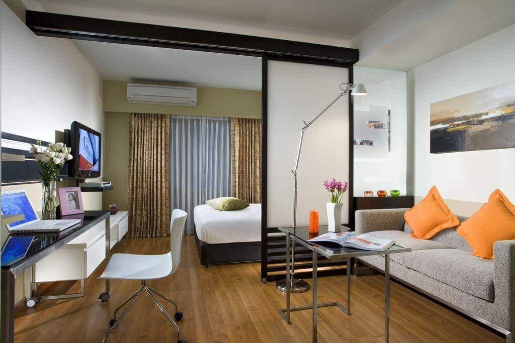 dizajn spálne s obývacou izbou v jednej miestnosti
