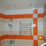 keramische tegels in de badkamerfoto