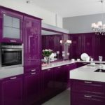 Didžiulė purpurinė virtuvė