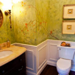 Marmora krāsots vannas istabas dekors