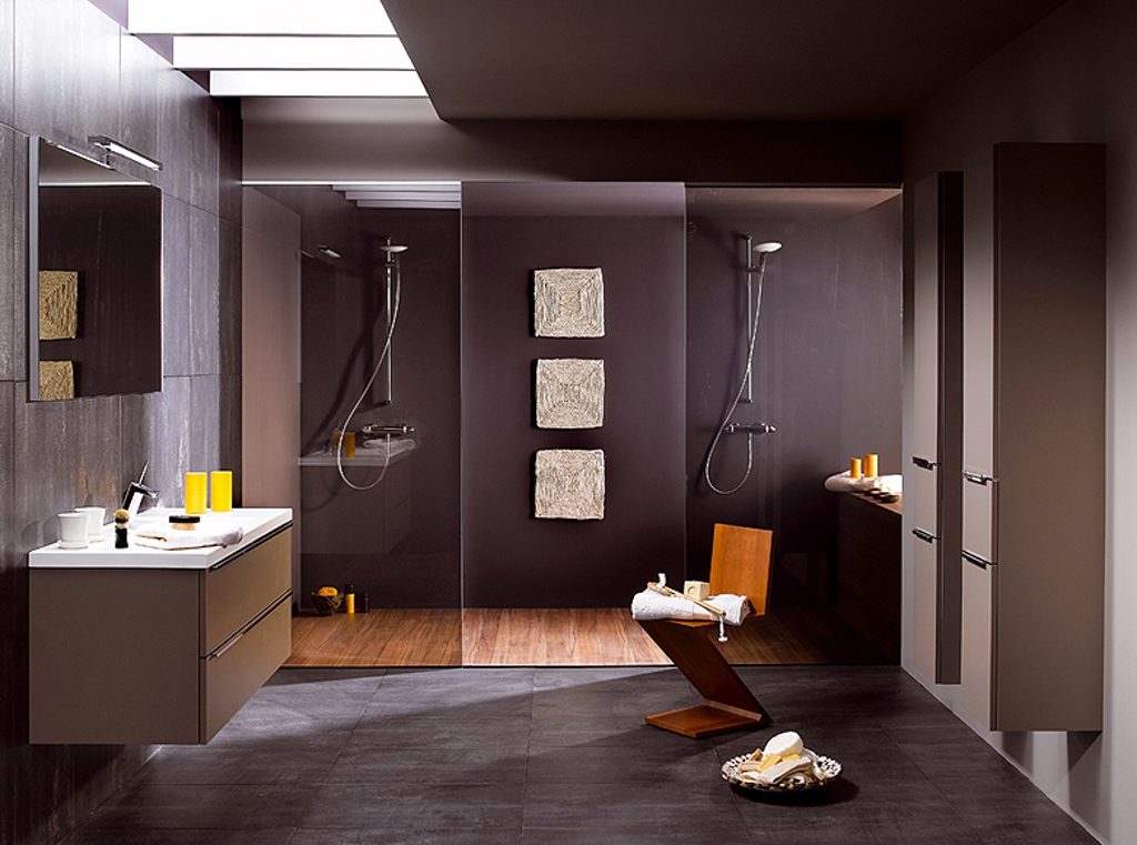 Augsto tehnoloģiju stila vannas istabas dekors