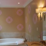 Decor of the bathroom by screen patterns