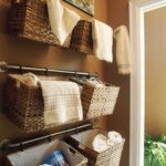 Treo giỏ Wicker phong cách trang trí phòng tắm