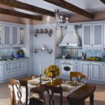 Reka bentuk dapur di rumah Provence gaya peribadi dengan susunan sudut
