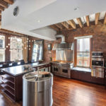 Cucina design in una residenza privata in stile loft