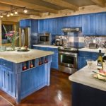 Reka bentuk dapur di rumah persendirian dalam gaya Provencal dengan set lavender