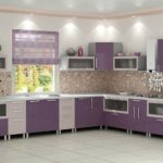Bucătărie violetă cu lămpi