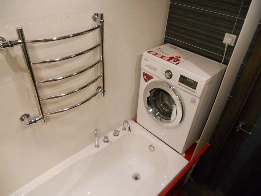 Hruščova kompaktas veļas mazgājamās mašīnas vannas istabas dizains