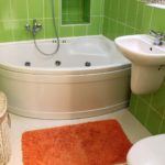 Kruşçev'de köşe küvet ve niş bulunan banyo tasarımı