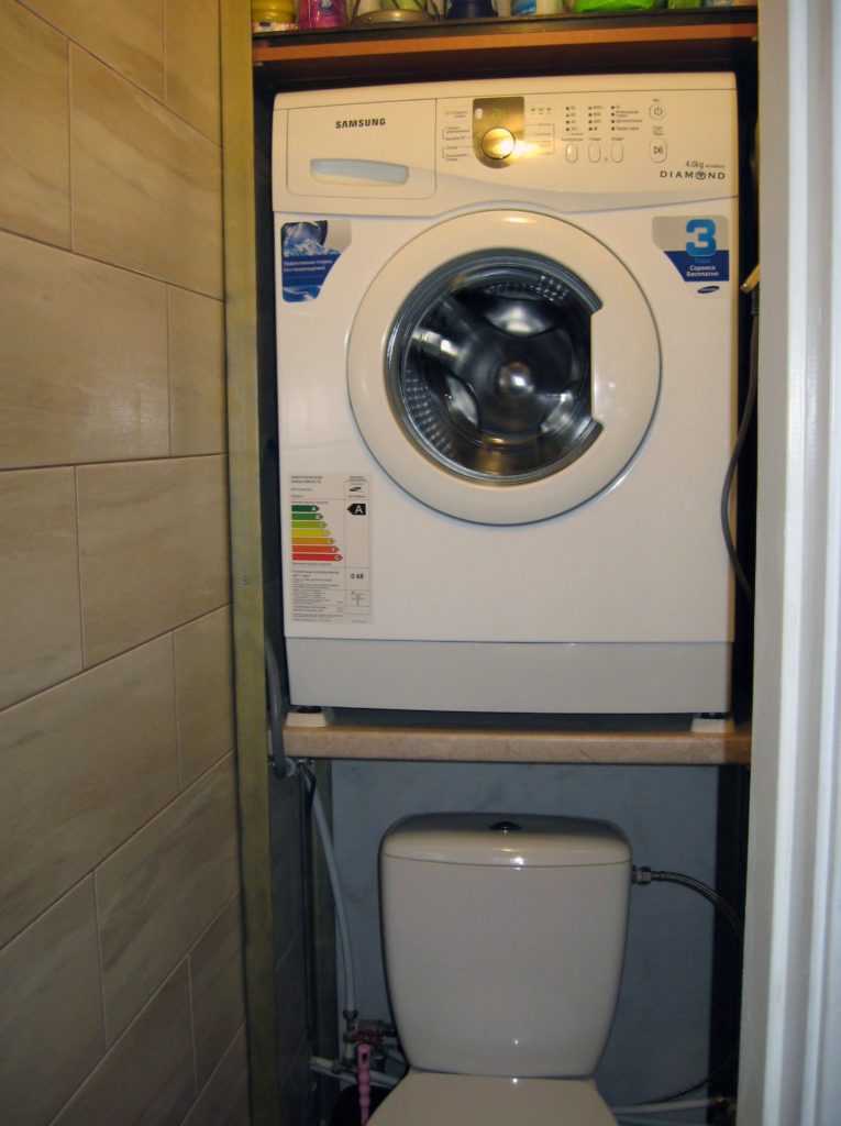 Vannas istabas dizains Hruščova veļas mazgājamās mašīnas kritienā