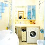 Hruščova vannas istabas dizains smilškrāsas krāsās