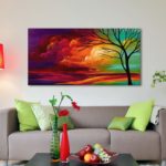Gleznas dzīvojamās istabas interjerā ir horizontālas