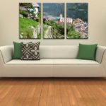 Gleznas triptiha viesistabas interjerā ar kalnu ainavu