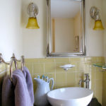 parastās keramikas flīzes vannas istabai